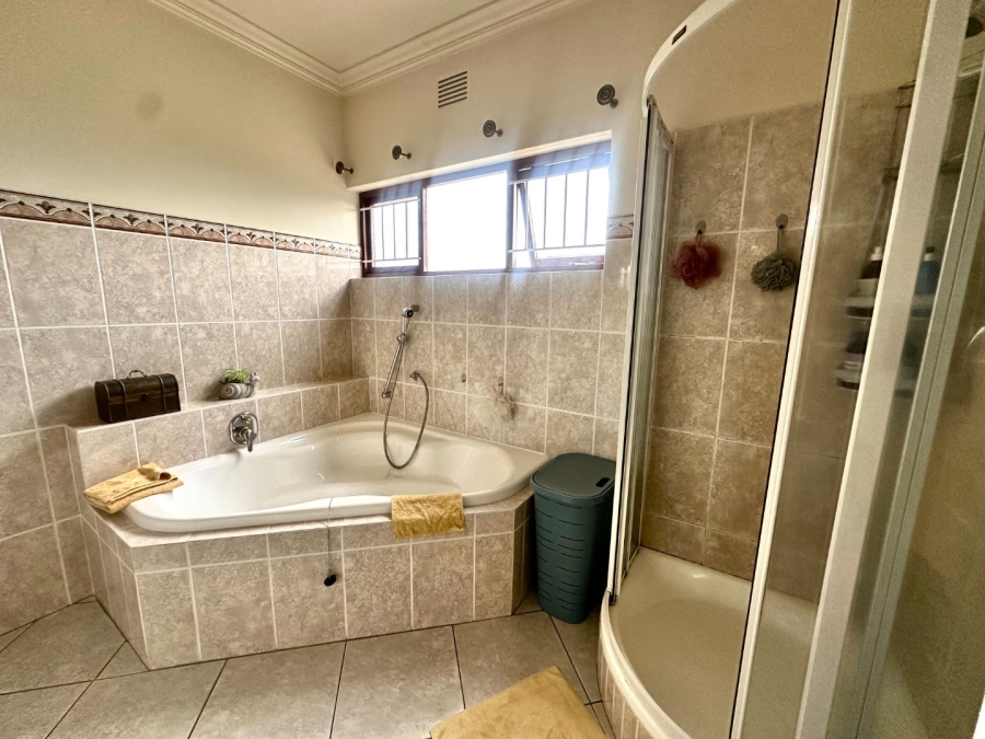 6 Bedroom Property for Sale in Dormehls Drift Western Cape